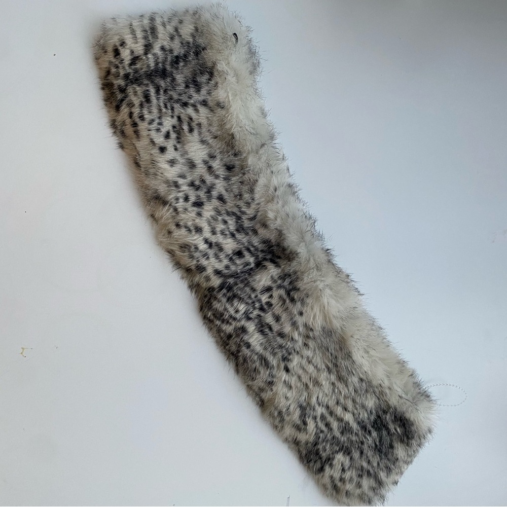 Burberry Rabbit Fur Collar - Picture 4 of 8